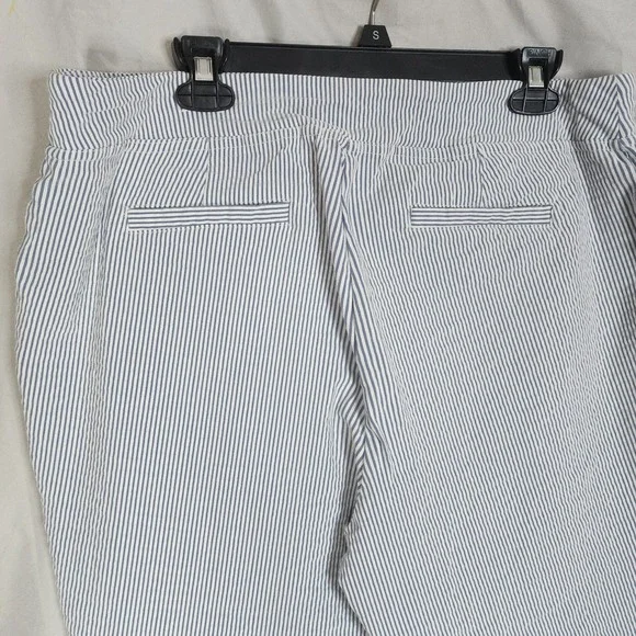DALIA Size 16W Blue & White Seersucker Cotton Blend Pull On Stretch Crop Pants‎ - Picture 6 of 9